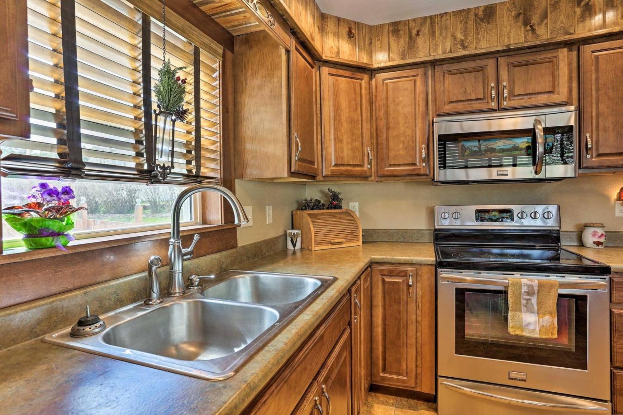 Cozy Custer Cottage W Deck: Walk To Shops Food Luaran gambar