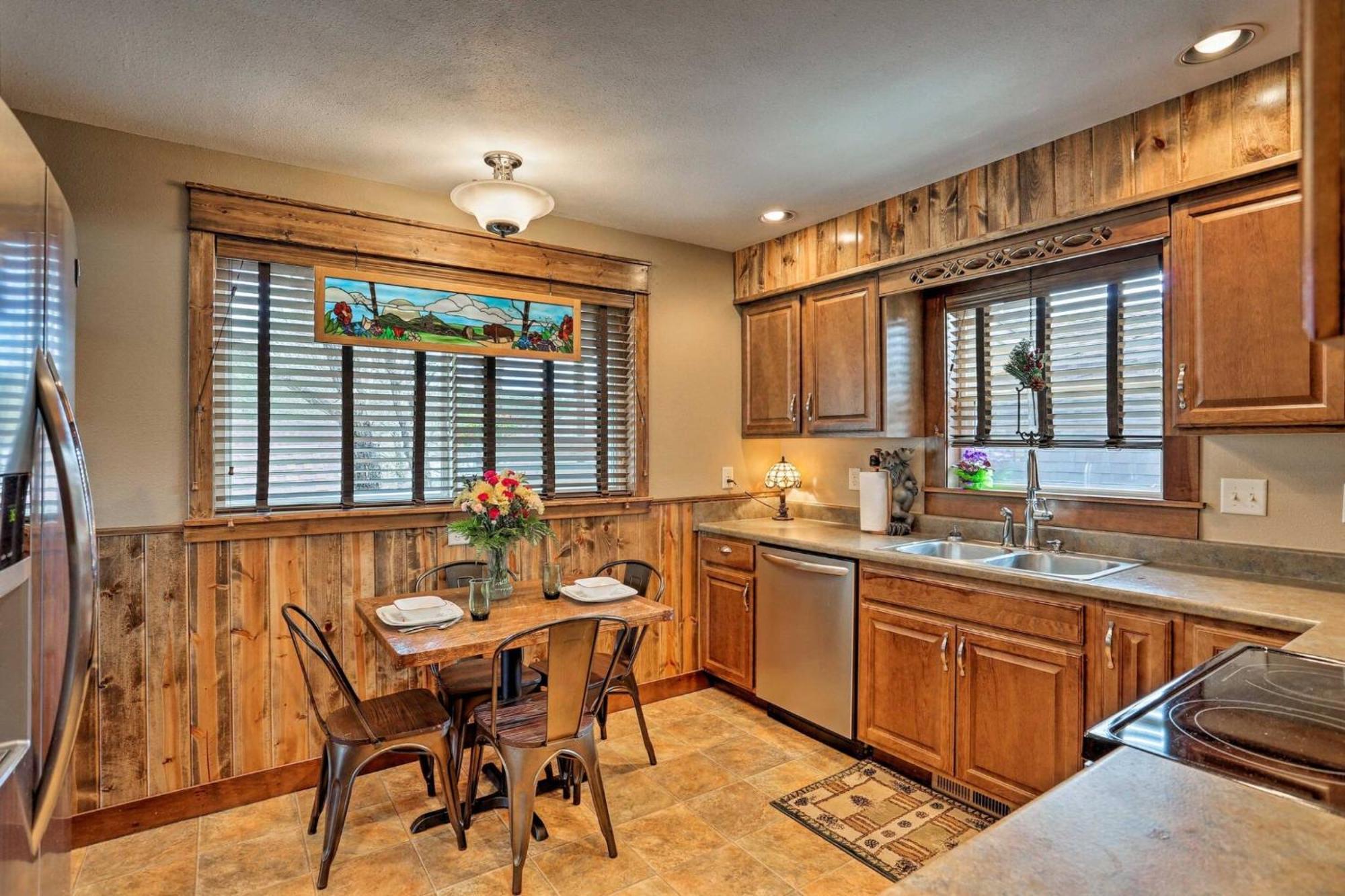 Cozy Custer Cottage W Deck: Walk To Shops Food Luaran gambar