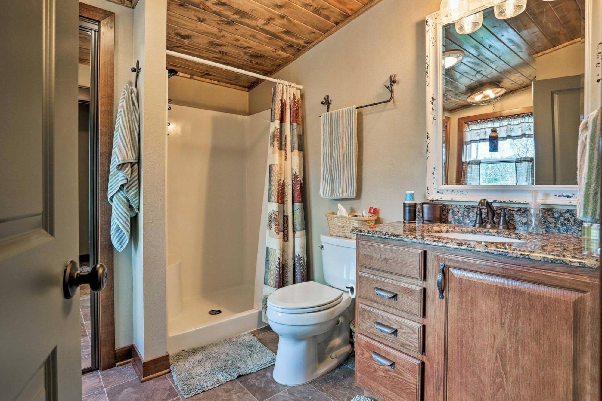 Cozy Custer Cottage W Deck: Walk To Shops Food Luaran gambar